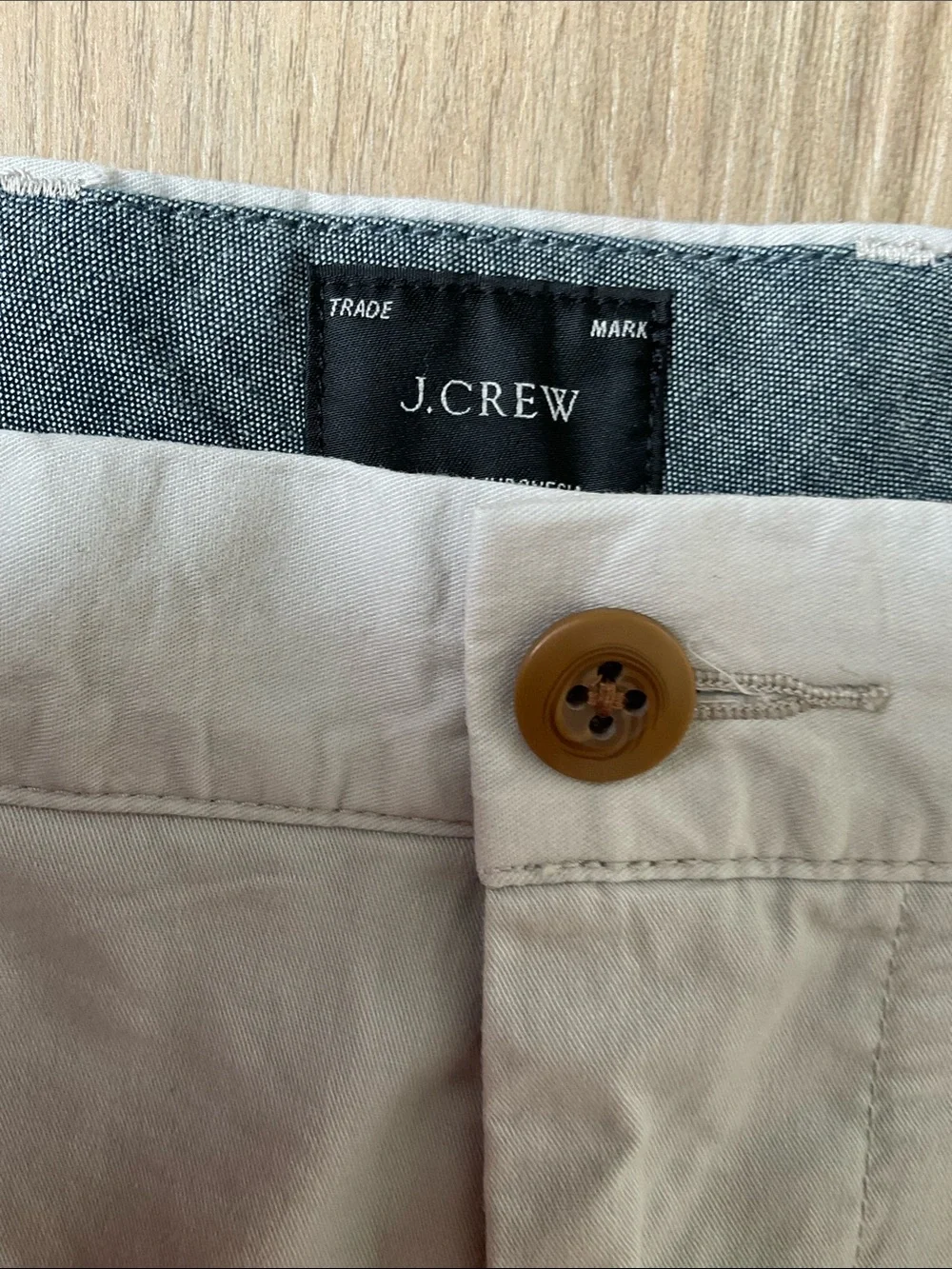J. Crew 9” Stretch Chino Shorts in Stone 32” Waist Smart Preppy Minimalist